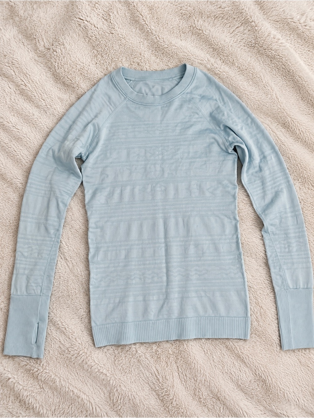 Lululemon Light Blue Seamless Long Sleeve Top Size 4 Thumbholes Athletic